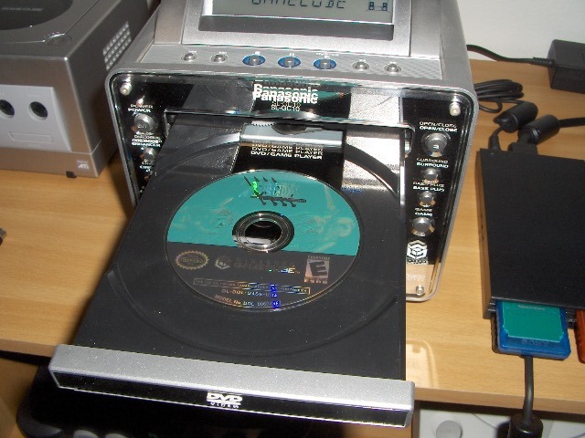 File:Panasonic Q SL-GC10 disc tray.jpg