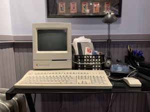 Macintosh Performa 200 (photo).jpg