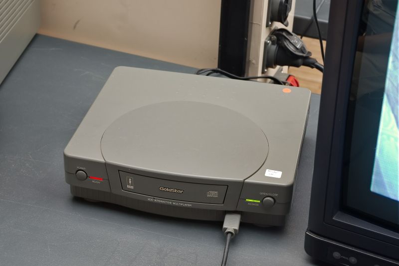 File:GoldStar 3DO grey European model.jpg