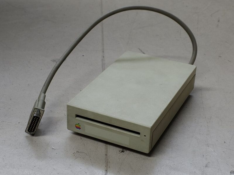 File:Apple Floppy Disk Drive.jpg