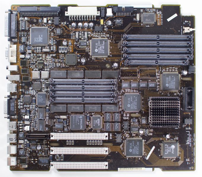 File:Quadra 840AV Logic Board.jpg