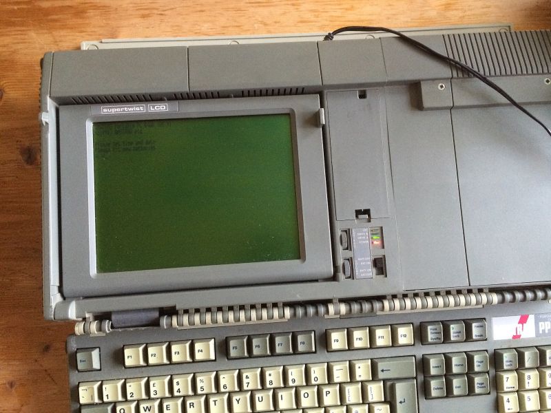 File:Amstrad PPC640 at switch-on.jpg
