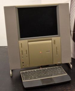 Front of the main unit, keyboard and trackpad (photo: Shelby Jueden, CC BY-SA 4.0)