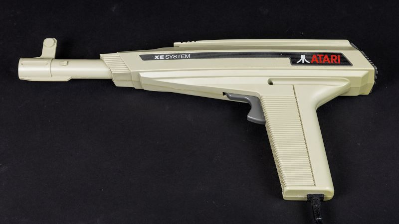 File:Atari XG-1 Light Gun (side).jpg