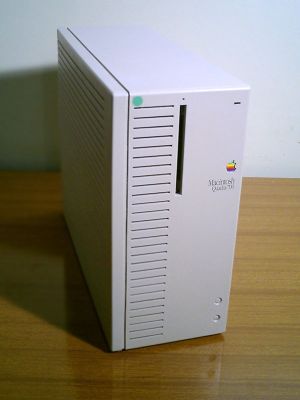 Macintosh Quadra 700.jpg