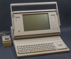 Macintosh Portable (Hannes Grobe).jpg