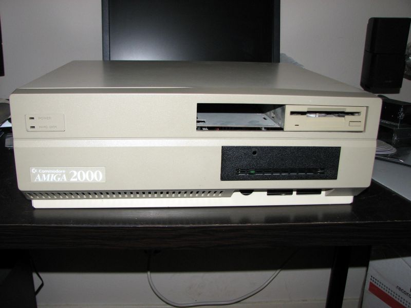 File:Commodore Amiga 2000.jpg