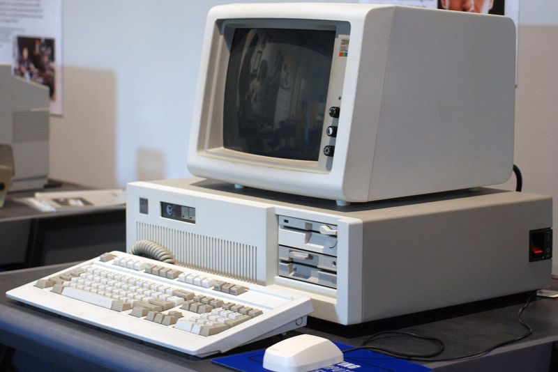 File:IBM PC AT (photo).jpg