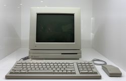 Macintosh LC (photo).jpg