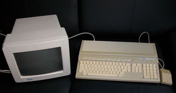 An SC1224 with an Atari 1040STE (Stefan Didam, CC BY-SA 3.0)