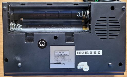 Base label: UHF channel 36, 625-I PAL, 9 V DC 200 mA with the tip positive