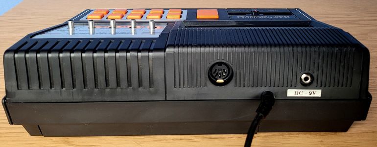 Rear: DIN socket for the light gun and the DC-9V socket