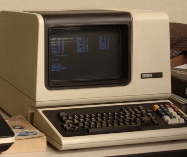 File:DECmate I (VT278).jpg
